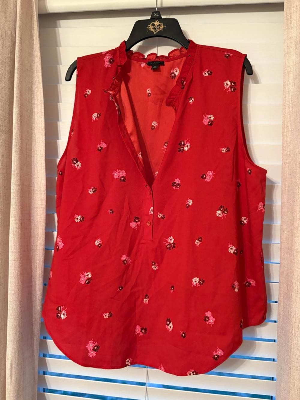 Ann Taylor Red Floral Ruffle V-Neck Sleeveless Top